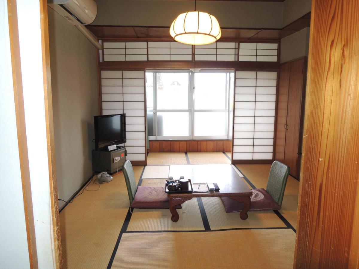 Shimaya Yamanouchi  Ruang foto